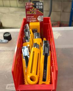 lot 580 image: Olfa Safety Knives