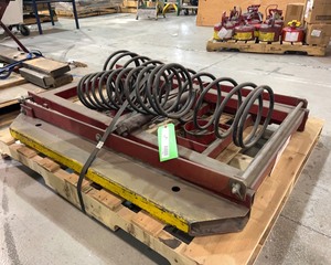lot 1089 image: Spring Loaded Pallet Positioner