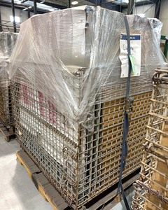 lot 1174 image: Pallet of Lights