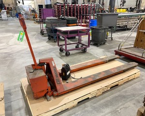 lot 1080 image: Electric Pallet Jack