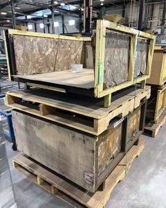 lot 1084 image: Material Bin