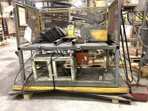 lot 120 image: Assembly Machine Lift
