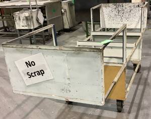 lot 1369 image: Rolling Material Bin