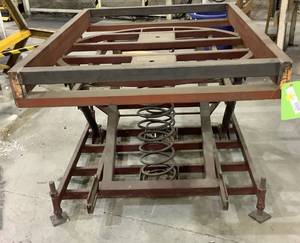 lot 1054 image: Spring Loaded Pallet Positioner