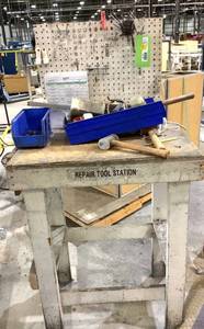 lot 1046 image: Work Station