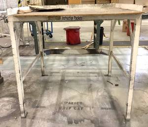 lot 1050 image: Work Table