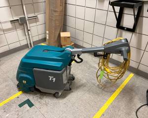 lot 2211 image: Floor Cleaner