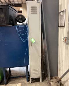 lot 910 image: Locker