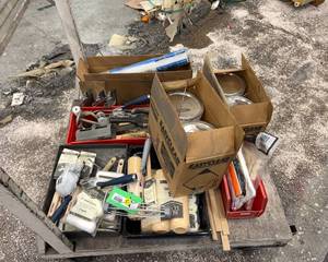 lot 657 image: Painting Supplies