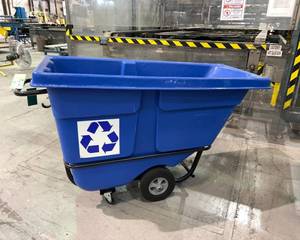 lot 1344 image: Dump Bin like new