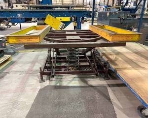 lot 1134 image: Spring Loaded Pallet Support