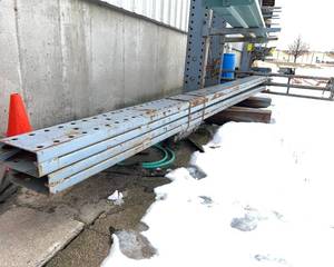 lot 921 image: Cantilever Rack Uprights