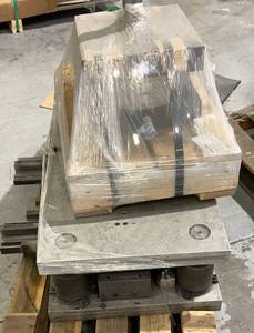 lot 435 image: Aluminum Die Set And Cylinders