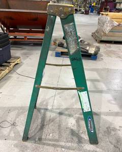 lot 436 image: Fiberglass Step Ladder