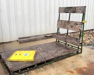 lot 1152 image: Storage Flat
