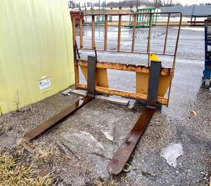 lot 304 image: Quick Attach Forks