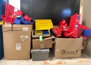 lot 678 image: Storage Bins, asst