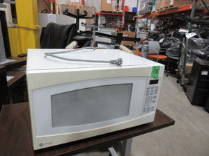 lot 118 image: GE PROFILE MICROWAVE OVEN WITH TURNTABLE