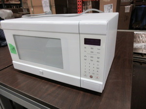 lot 119 image: KENMORE ELITE 1200 WATT MICROWAVE OVEN WITH TURNTABLE