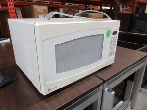 lot 121 image: GE PROFILE MICROWAVE OVEN WITH TURNTABLE