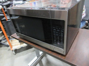 lot 123 image: LG MICROWAVE OVEN WITH TURNTABLE AND STAINLESS STEEL FACE