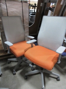 lot 502 image: HON ADJUSTABLE OFFICE CHAIRS