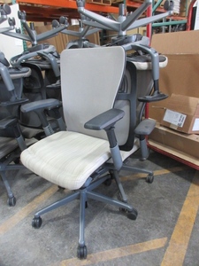 lot 510 image: HAWORTH ZODY ADJUSTABLE OFFICE CHAIRS