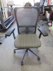 lot 511 image: HAWORTH ZODY ADJUSTABLE OFFICE CHAIRS