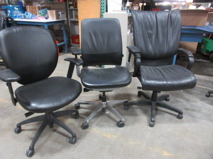 lot 526 image: LEATHER, OR LEATHER LIKE, ADJUSTABLE OFFICE CHAIRS