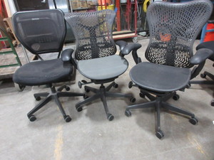 lot 529 image: MIXED BRAND OFFICE CHAIRS IN NEED OF REPAIR