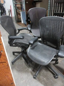 lot 532 image: HERMAN MILLER AERON CHAIRS NEEDING REPAIR