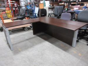 lot 146 image: OFS L SHAPE DESK