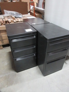 lot 153 image: HERMAN MILLER 3 DRAWER PEDESTAL FILES
