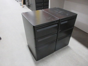 lot 158 image: HERMAN MILLER 3 DRAWER MOBILE PEDESTAL FILE