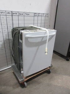 lot 173 image: GE BUILT IN STYLE DISHWASHER