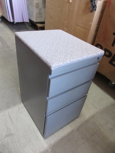 lot 179 image: HERMAN MILLER FABRIC TOP PEDESTAL FILES