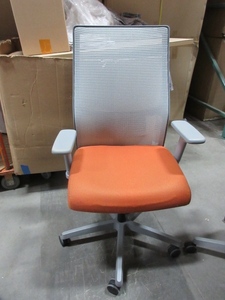 lot 506 image: HON ADJUSTABLE OFFICE CHAIRS