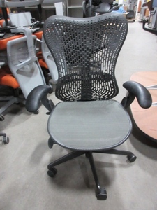 lot 520 image: HERMAN MILLER MIRRA CHAIRS