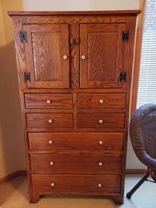 lot 9 image: Amish Armoire