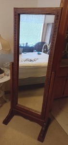 lot 100 image: Amish Mirror