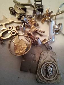 lot 305 image: Collection of Precious Metal Jewelry
