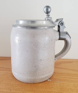 lot 11 image: German 12L. Stein