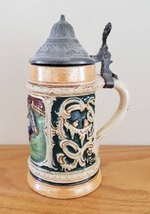 lot 54 image: Tiny Stein