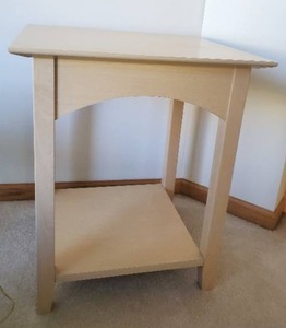 lot 89 image: End Table