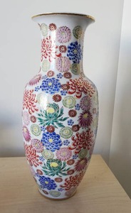 lot 90 image: Japanese Millefiori Style Vase