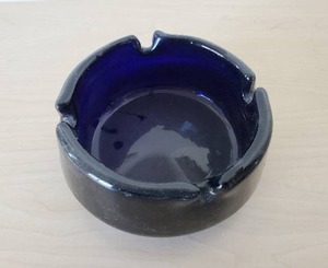 lot 96 image: Vintage Amethyst Glass Ashtray