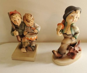 lot 252 image: 2 Hummel Figurines