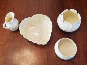 lot 256 image: Collection of 4 Belleek Items