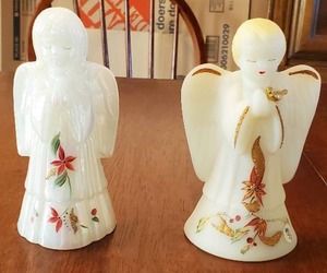 lot 260 image: 2 Fenton Glass Angels