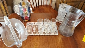 lot 261 image: Collection of Glass